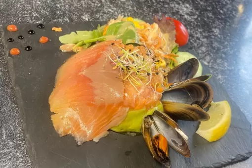 Restaurant pour un Tartare de saumon à Narbonne, Narbonne, Le Bouchon Gourmand